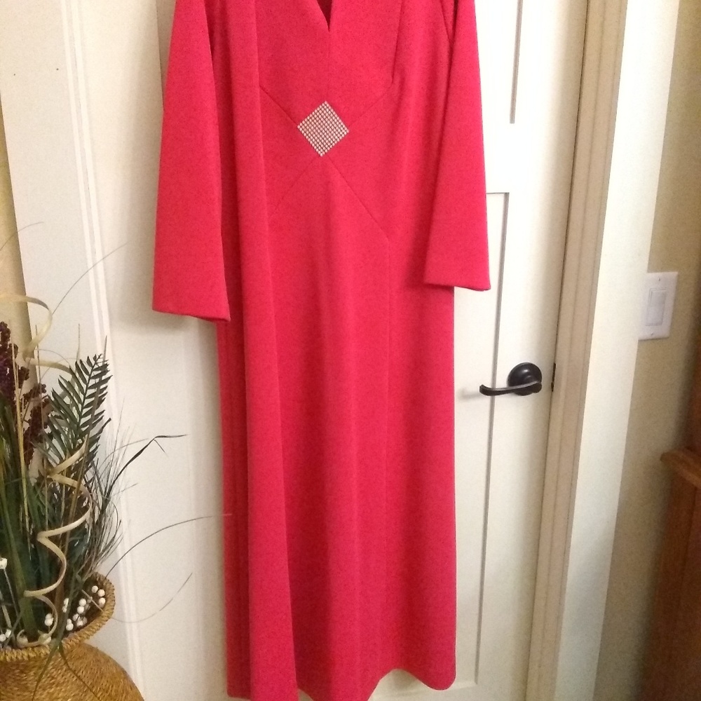 Vintage Leslie Pomer Pink long dress with Crystal